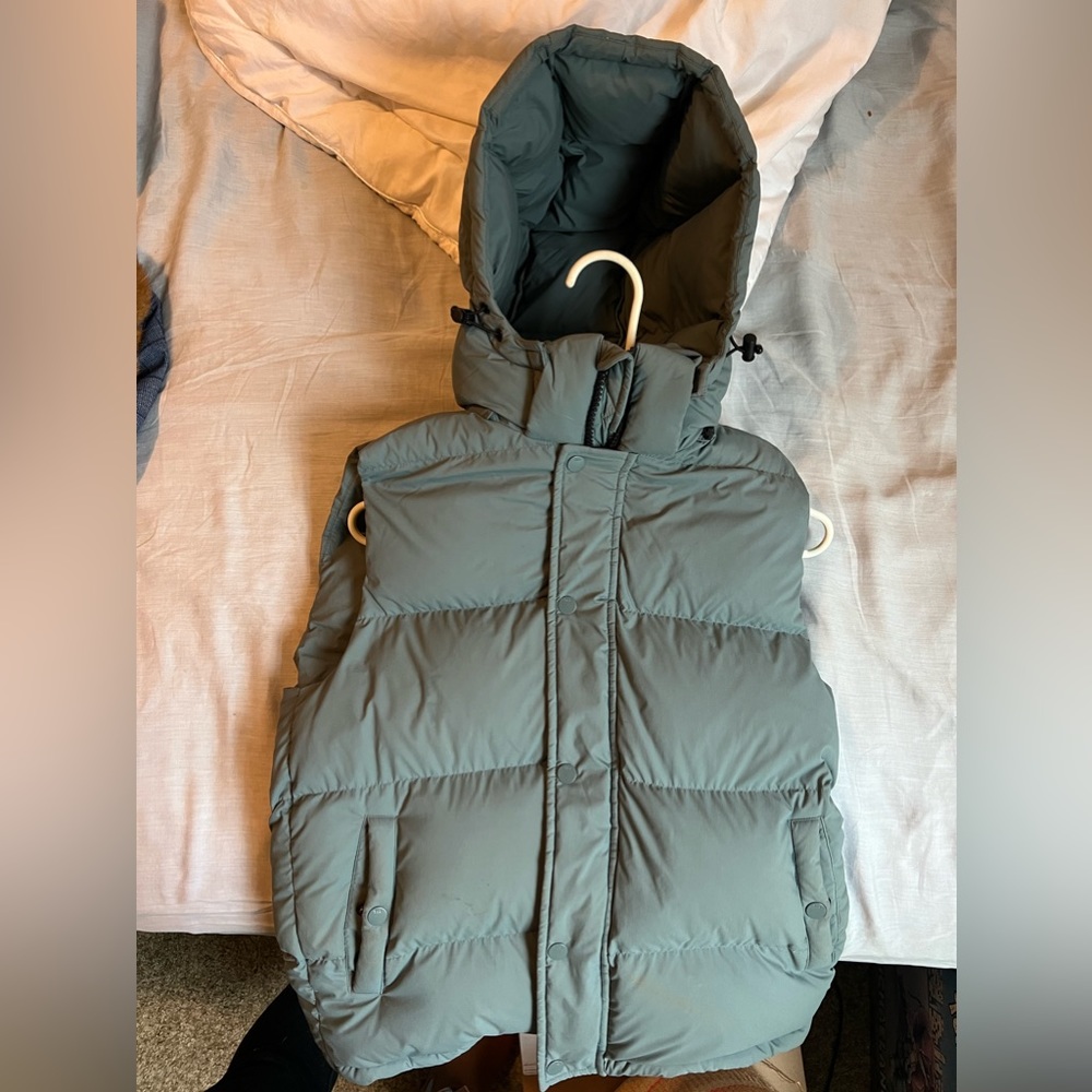 Aritzia Super Puffer Vest